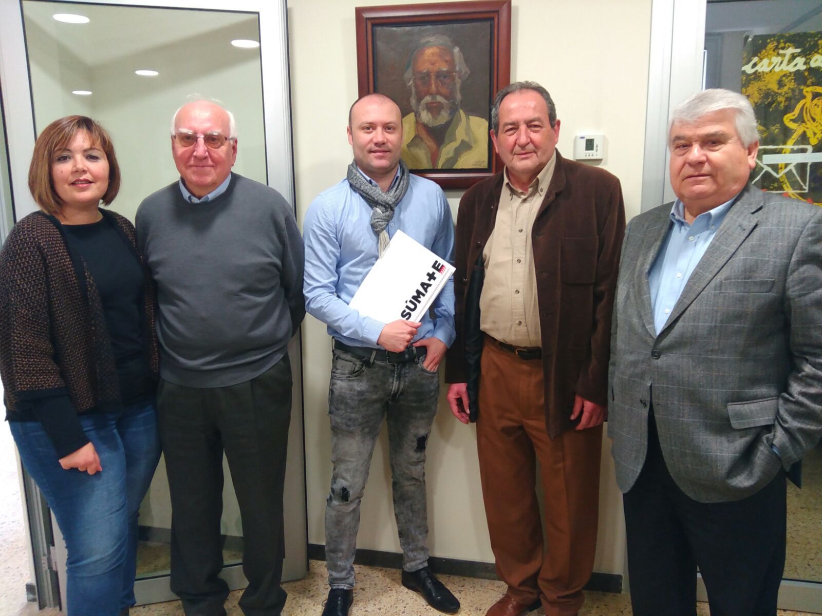 Marc Santín i José Maria Clavero con los miembros de la Fundación Paco Candel